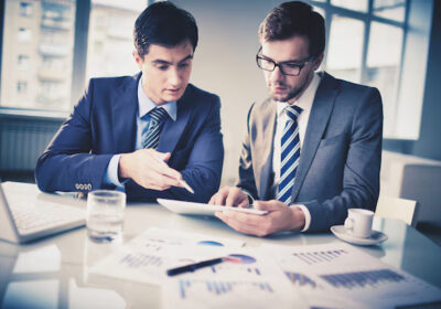 executives-reviewing-last-report_1098-4017-1